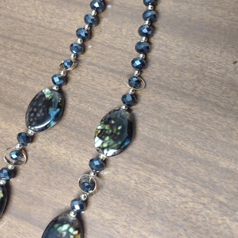 Vintage Glass Black/Bluish and Gold Necklace - Picture 4 of 4